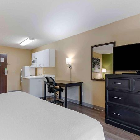 Extended Stay America Select Suites - Rockford - State Street Екстериор снимка