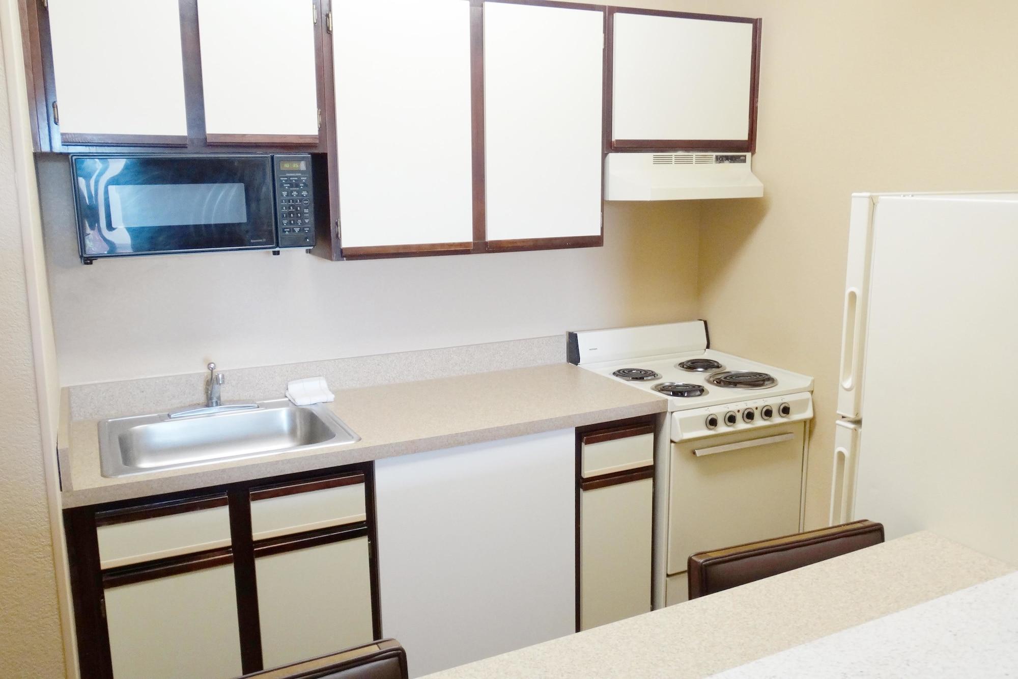 Extended Stay America Select Suites - Rockford - State Street Екстериор снимка