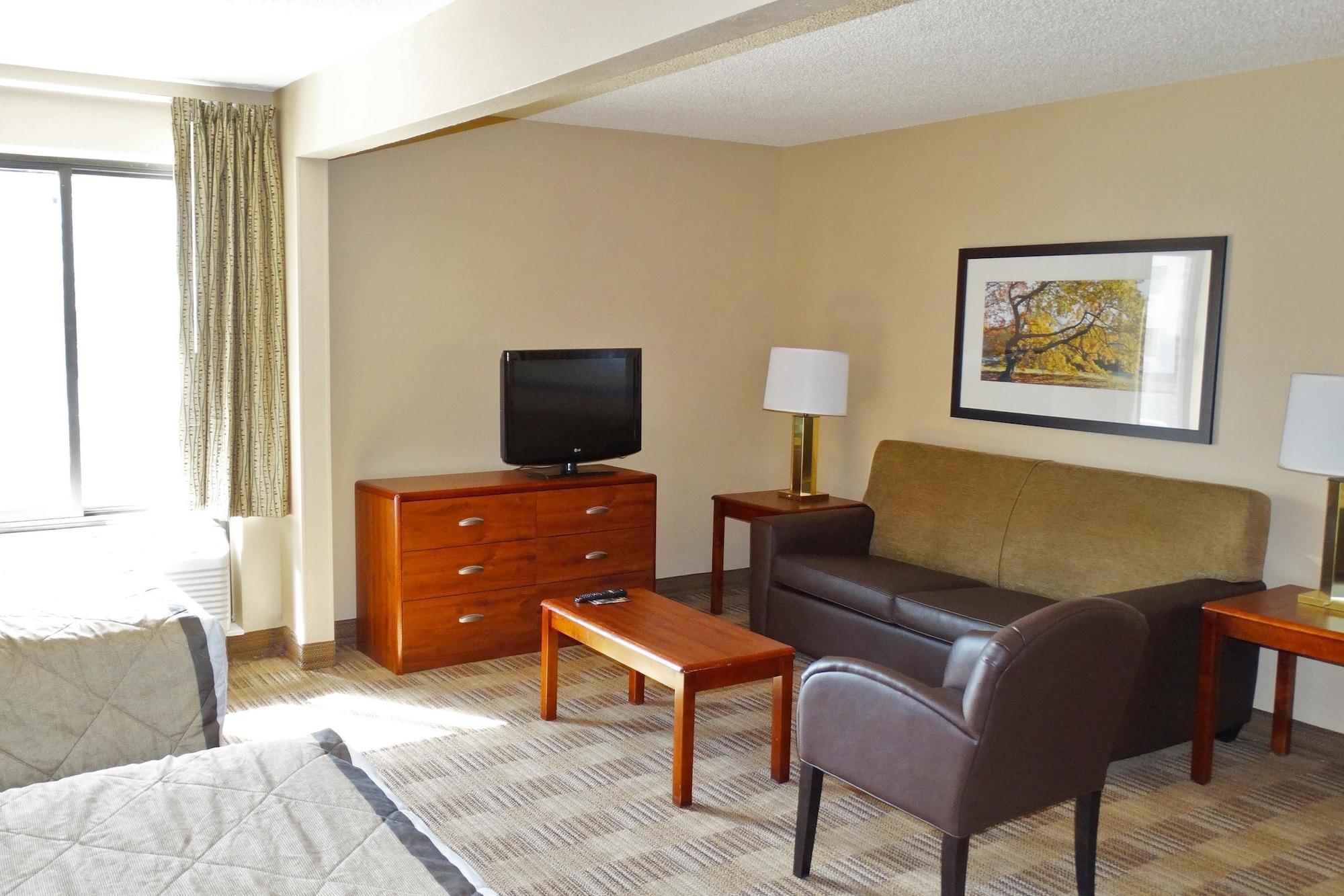 Extended Stay America Select Suites - Rockford - State Street Екстериор снимка