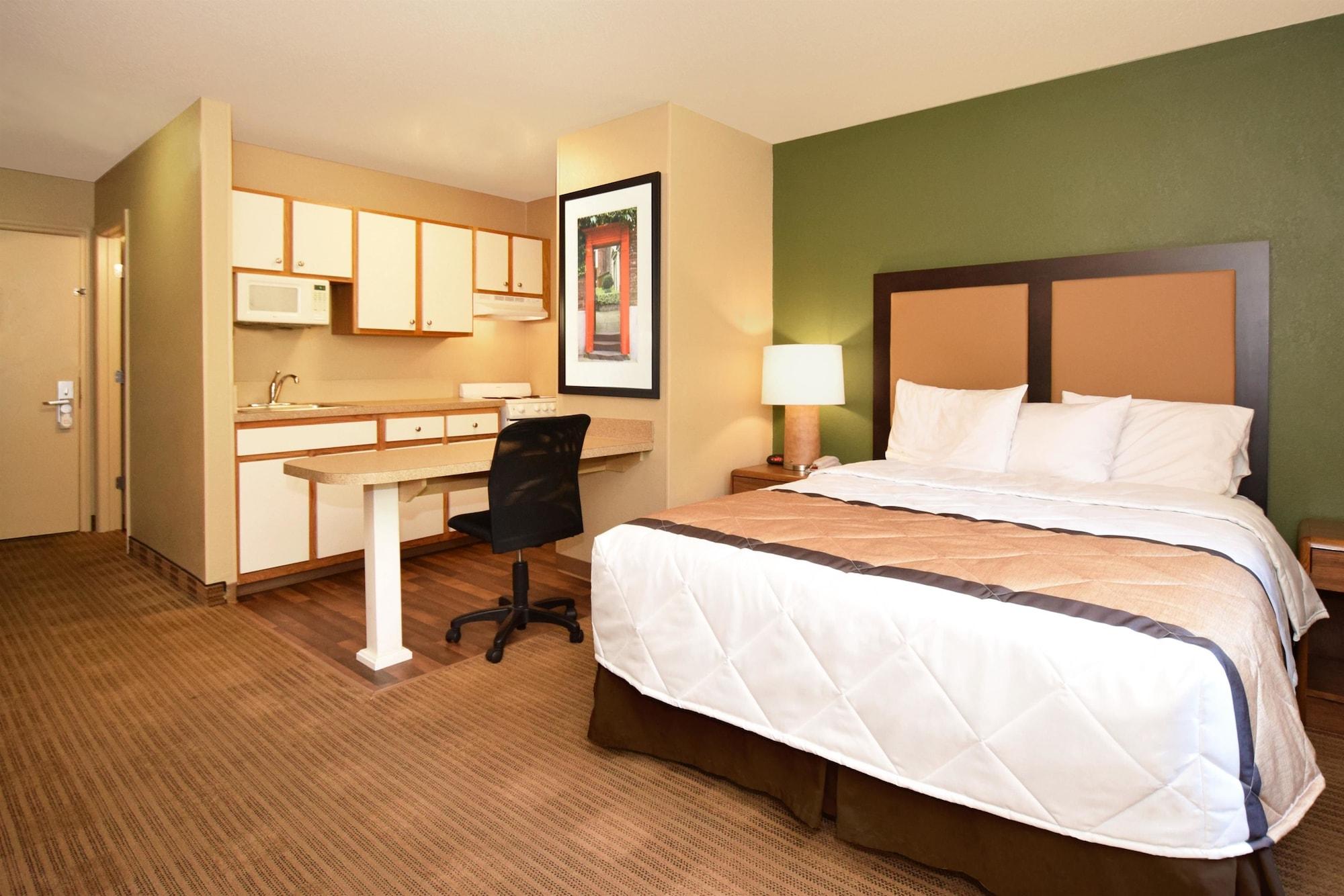 Extended Stay America Select Suites - Rockford - State Street Екстериор снимка