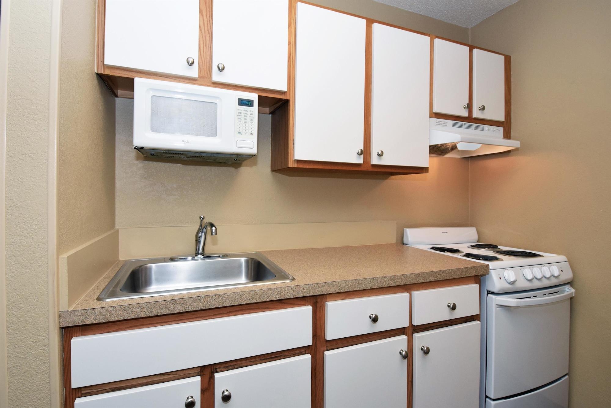 Extended Stay America Select Suites - Rockford - State Street Екстериор снимка