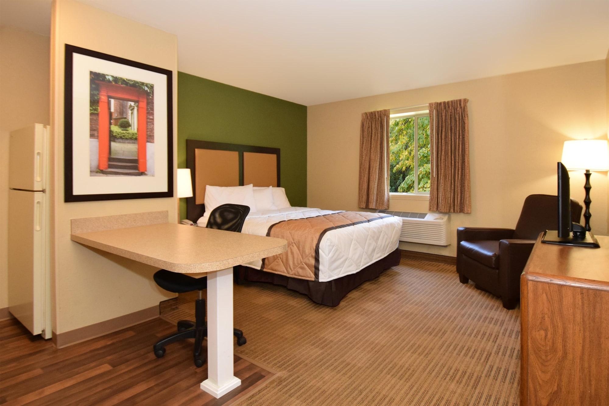 Extended Stay America Select Suites - Rockford - State Street Екстериор снимка