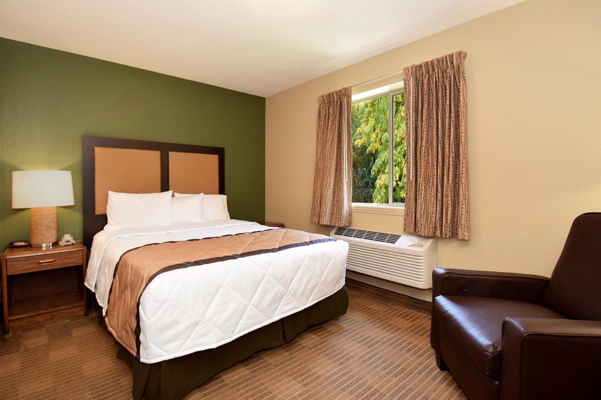 Extended Stay America Select Suites - Rockford - State Street Екстериор снимка