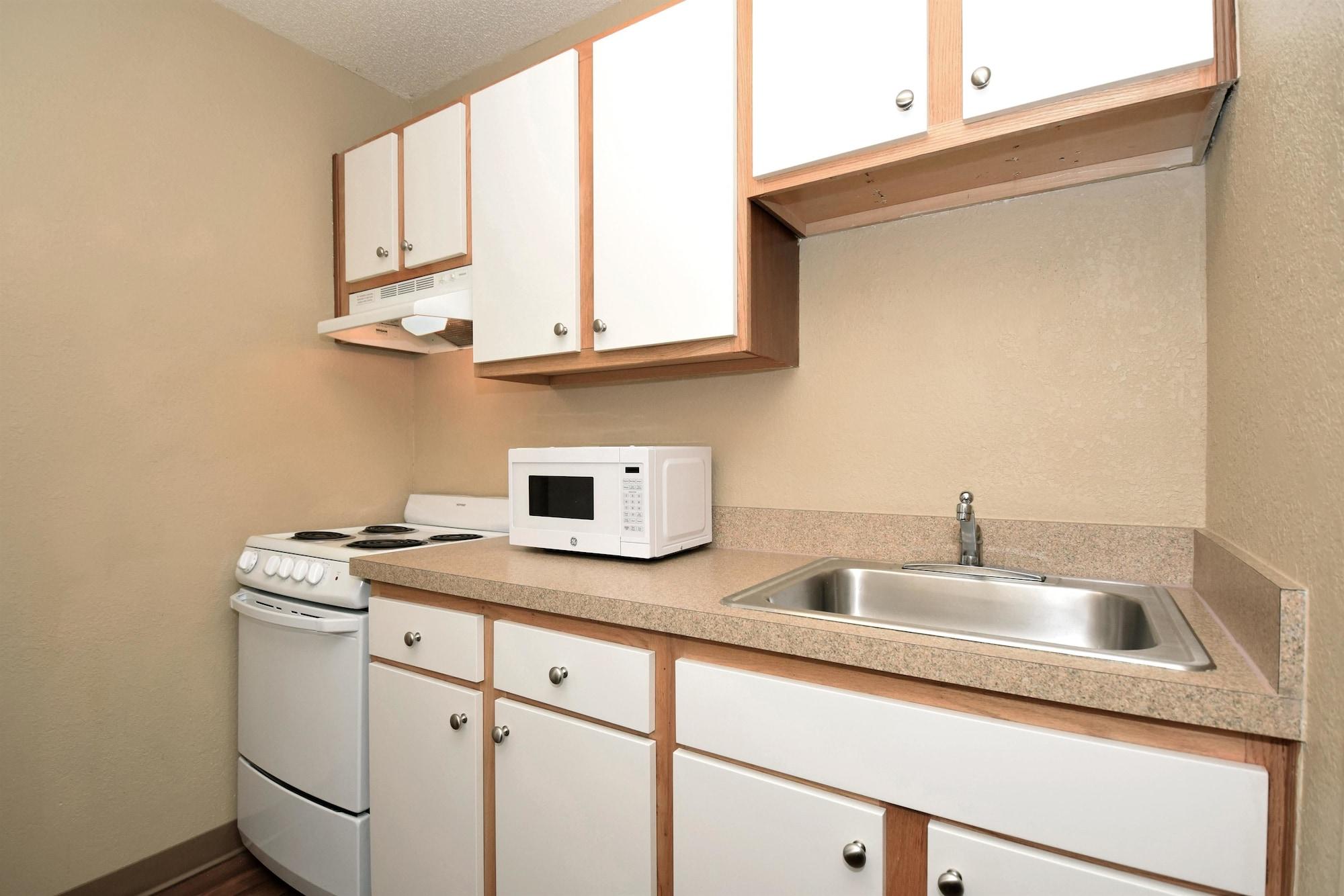 Extended Stay America Select Suites - Rockford - State Street Екстериор снимка