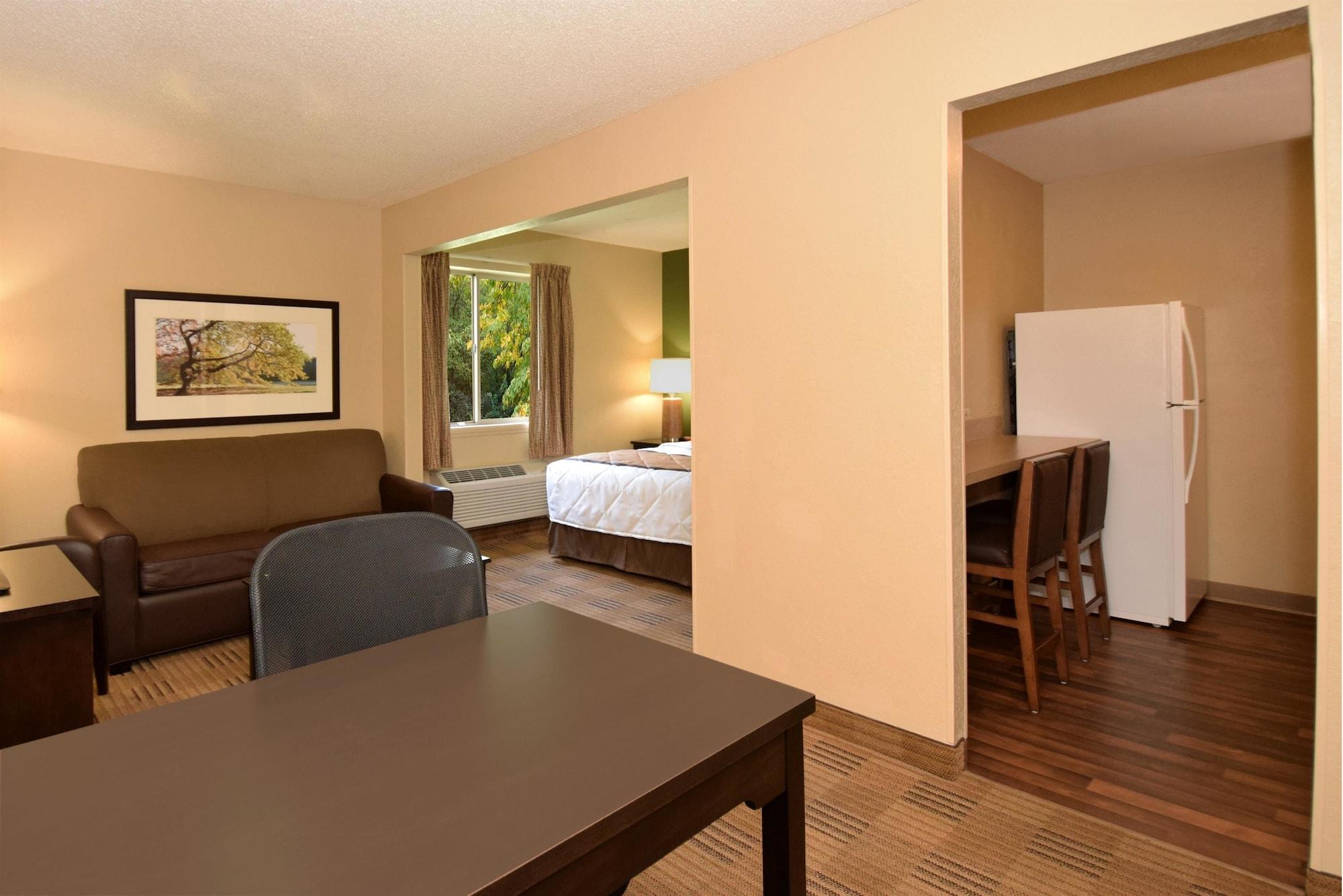 Extended Stay America Select Suites - Rockford - State Street Екстериор снимка