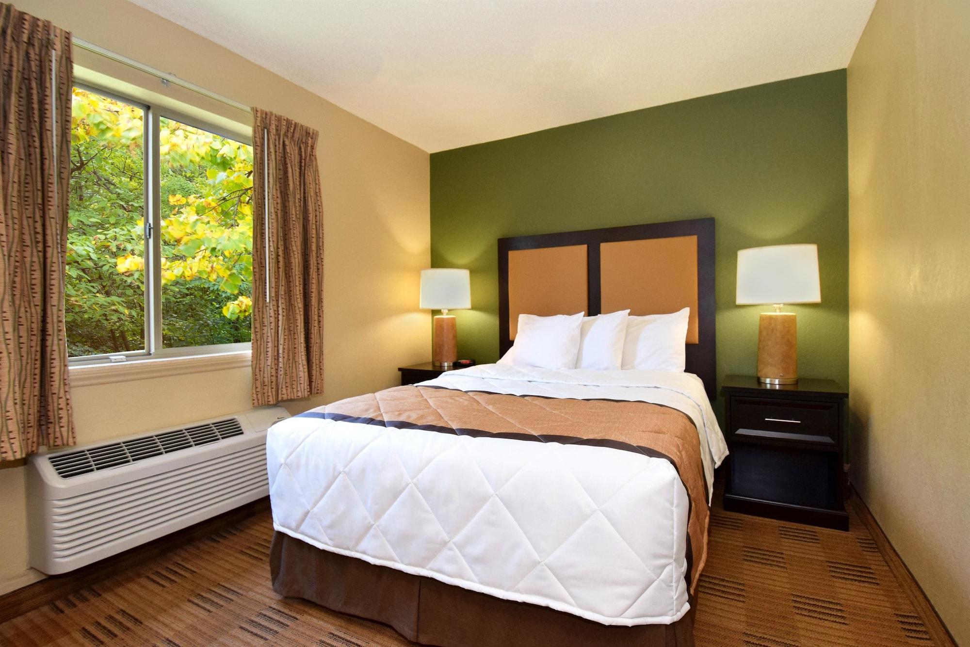 Extended Stay America Select Suites - Rockford - State Street Екстериор снимка