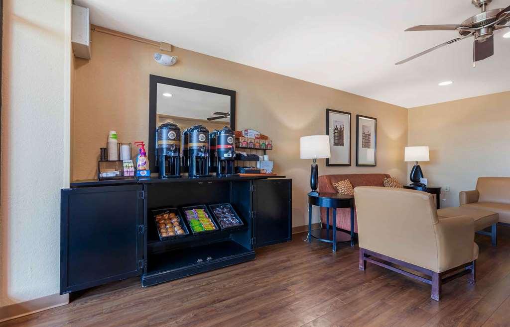 Extended Stay America Select Suites - Rockford - State Street Интериор снимка