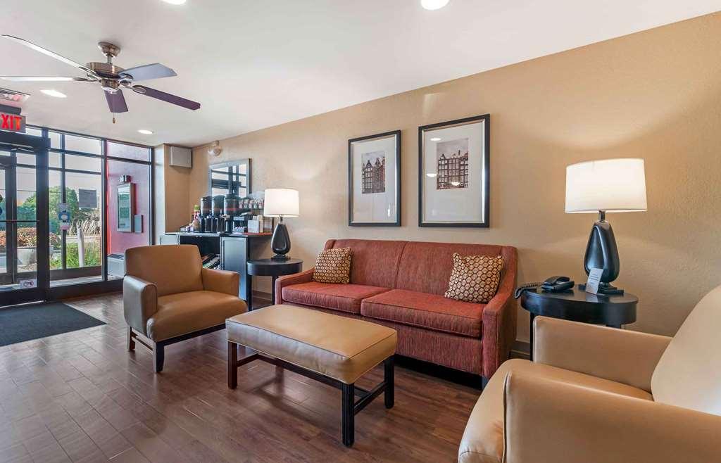 Extended Stay America Select Suites - Rockford - State Street Интериор снимка