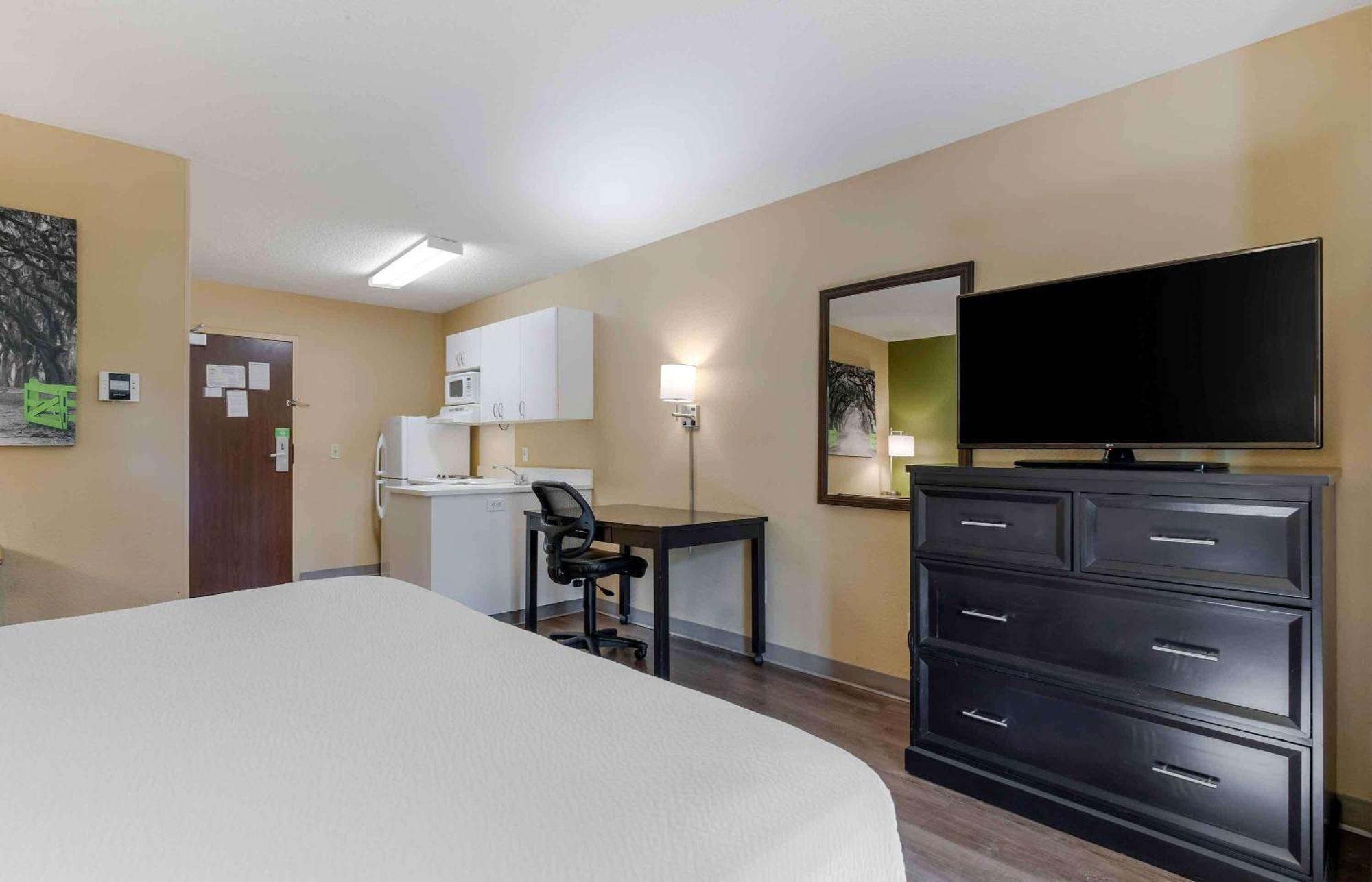 Extended Stay America Select Suites - Rockford - State Street Екстериор снимка