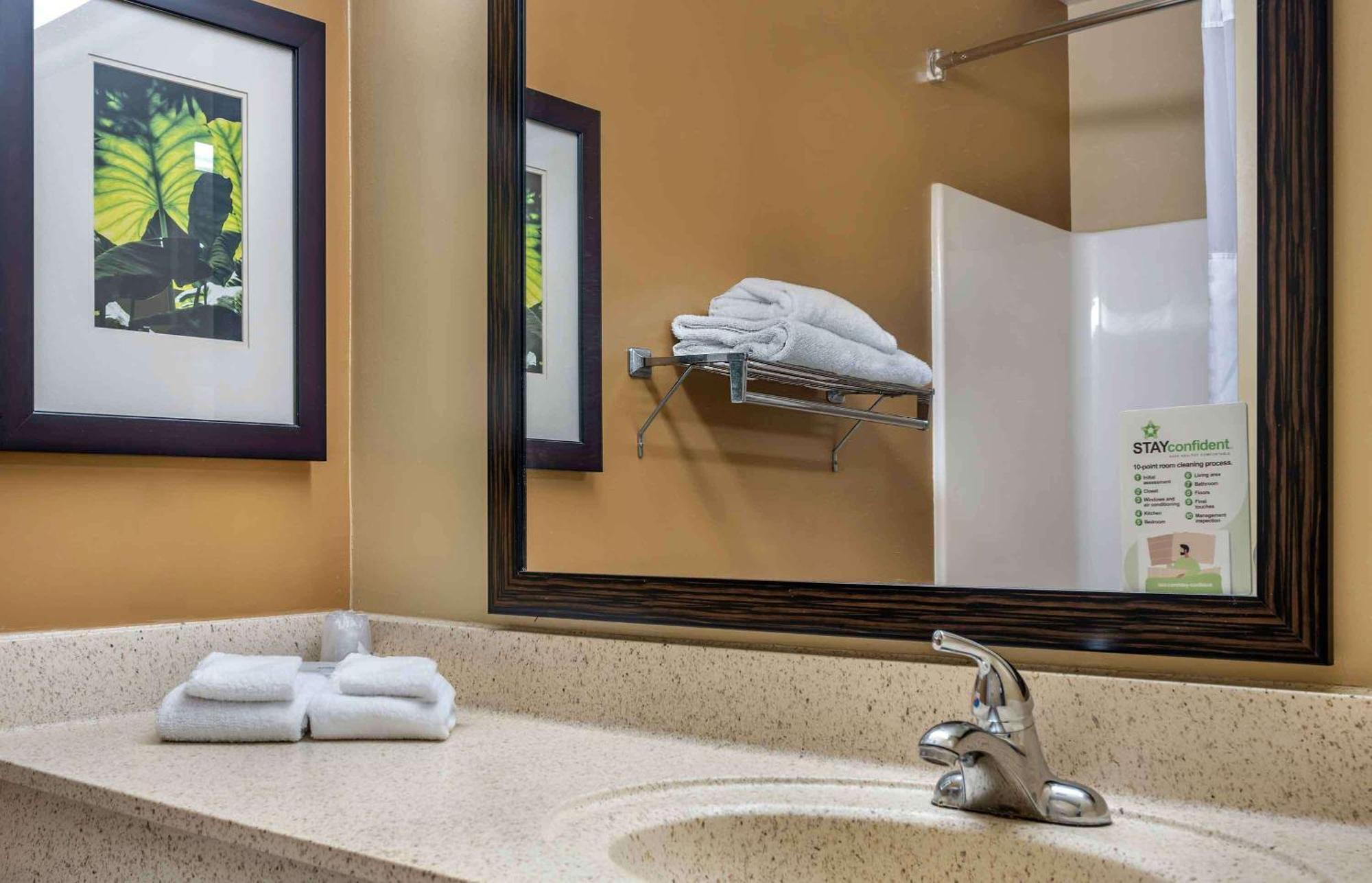 Extended Stay America Select Suites - Rockford - State Street Екстериор снимка