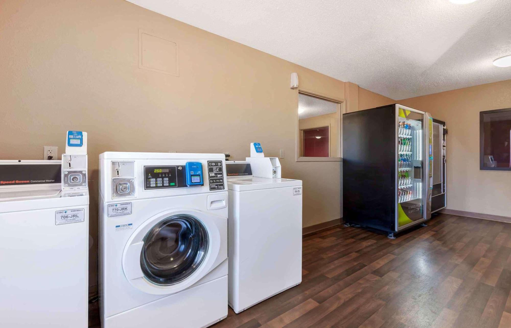Extended Stay America Select Suites - Rockford - State Street Екстериор снимка