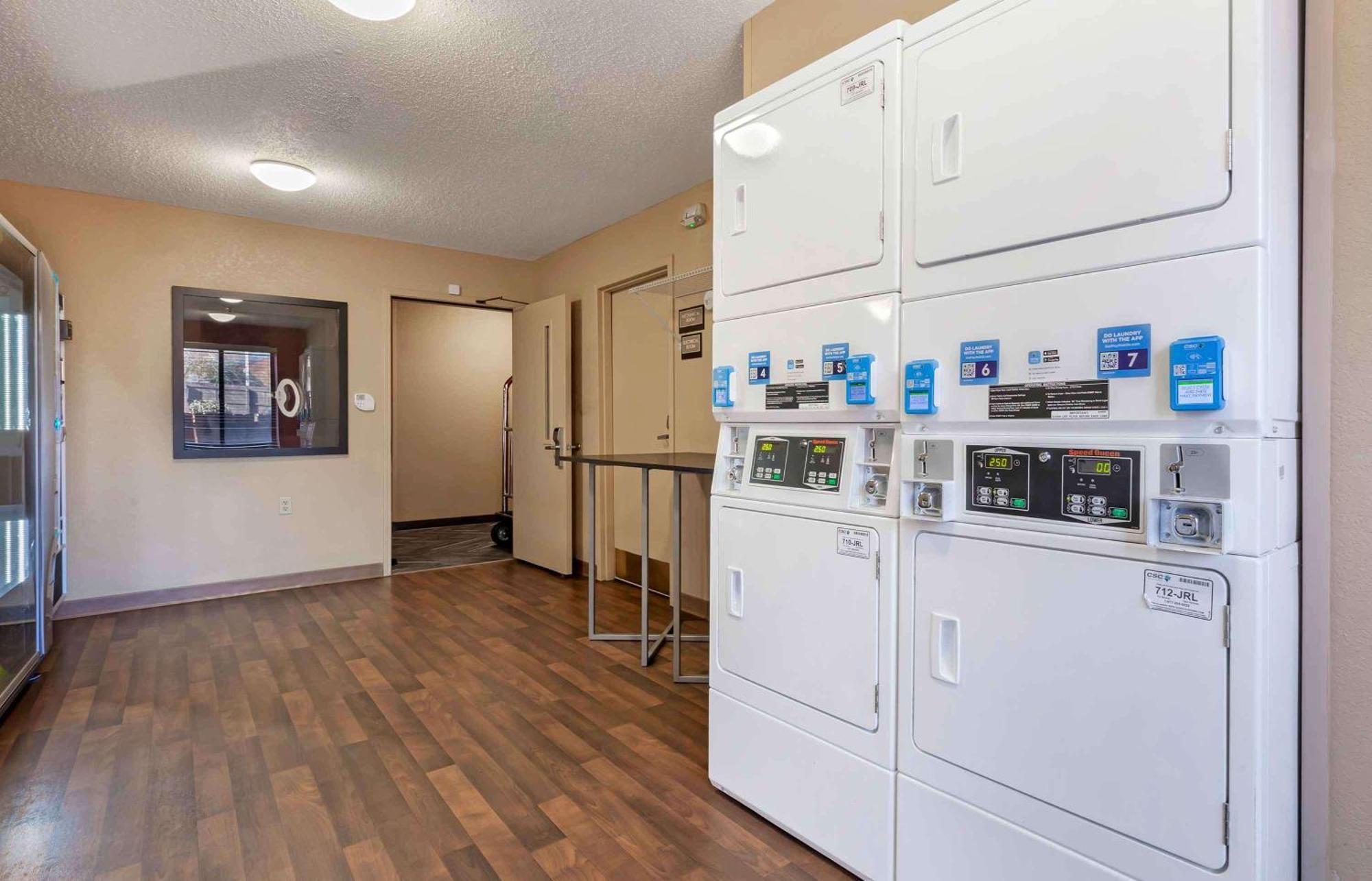 Extended Stay America Select Suites - Rockford - State Street Екстериор снимка