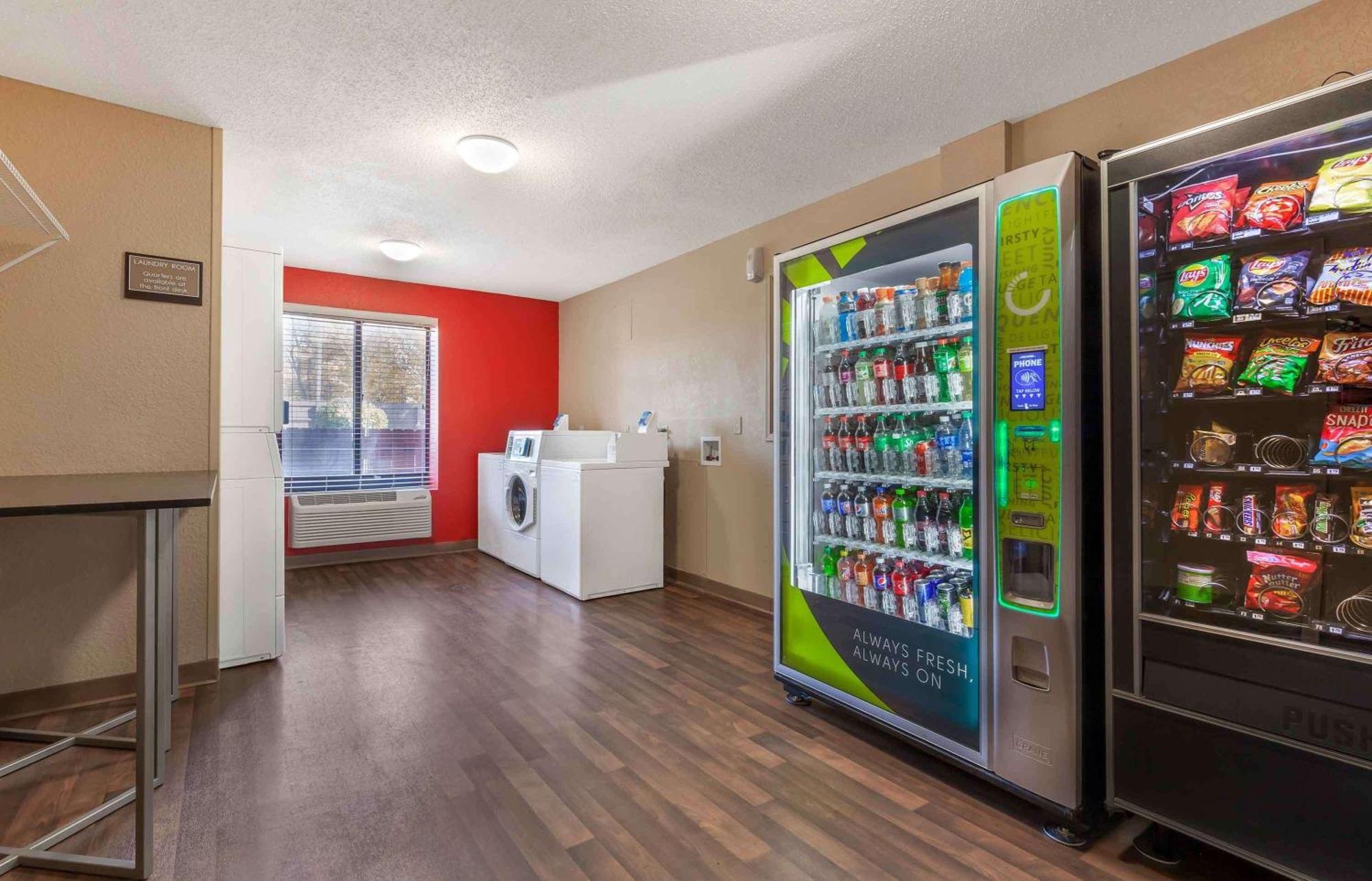 Extended Stay America Select Suites - Rockford - State Street Екстериор снимка
