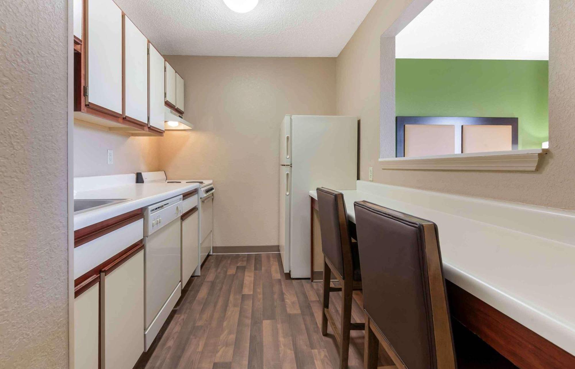 Extended Stay America Select Suites - Rockford - State Street Екстериор снимка