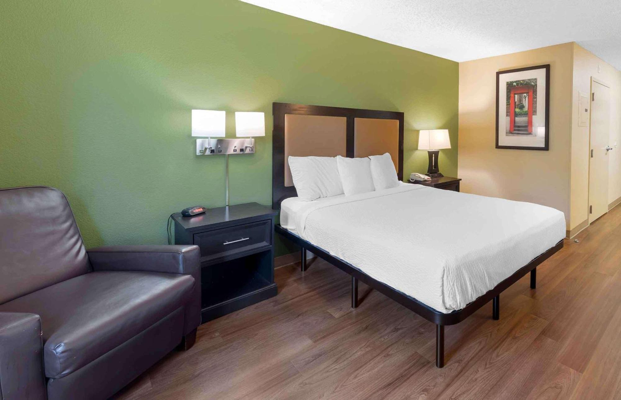 Extended Stay America Select Suites - Rockford - State Street Екстериор снимка