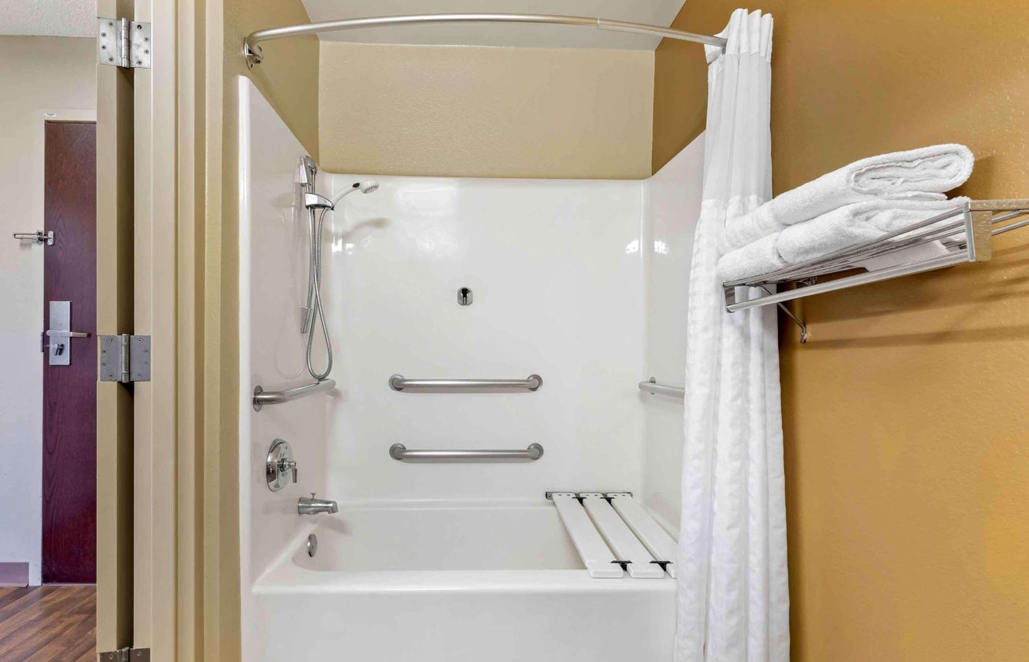 Extended Stay America Select Suites - Rockford - State Street Екстериор снимка