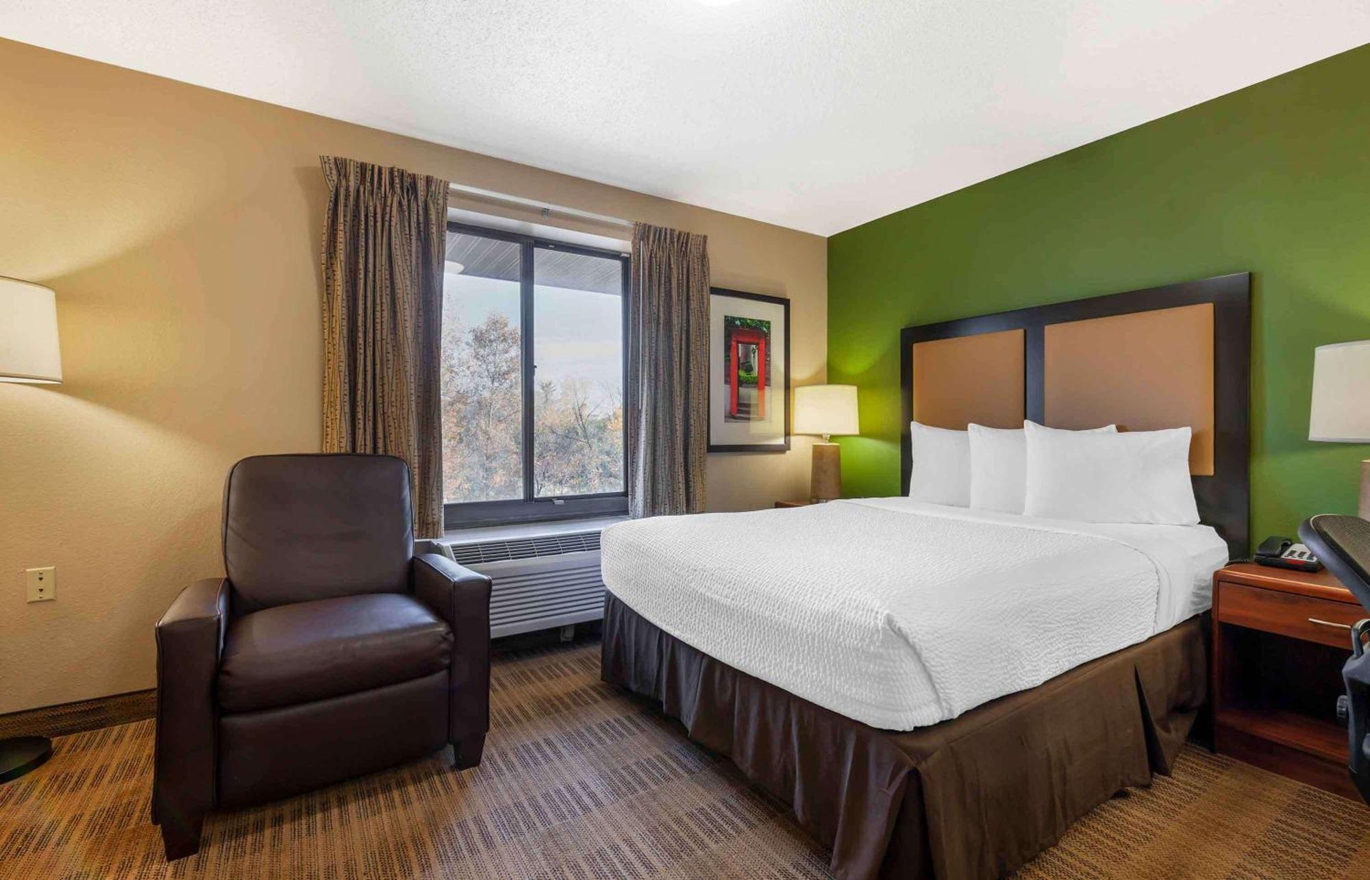 Extended Stay America Select Suites - Rockford - State Street Екстериор снимка