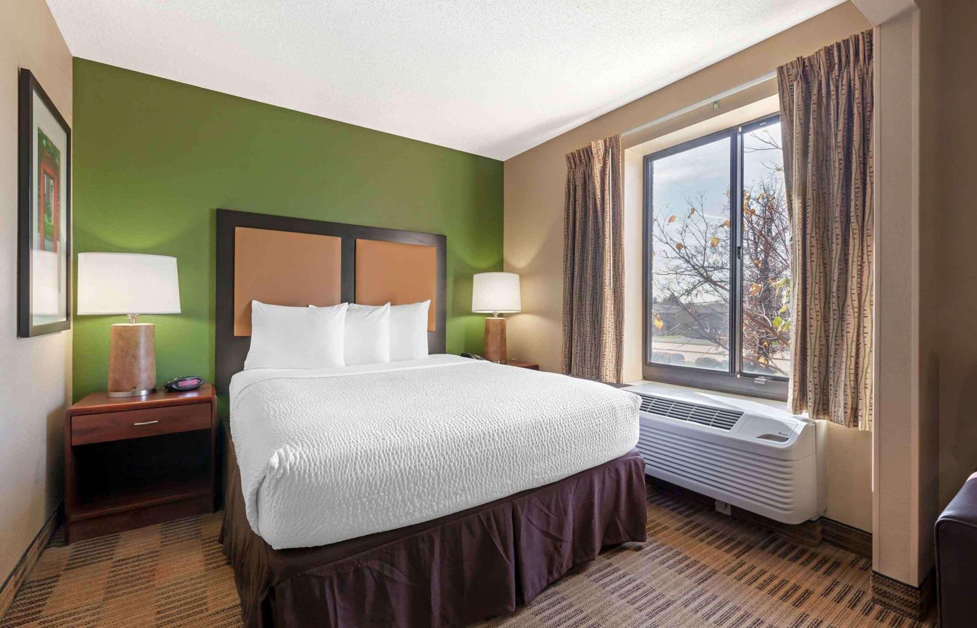 Extended Stay America Select Suites - Rockford - State Street Екстериор снимка