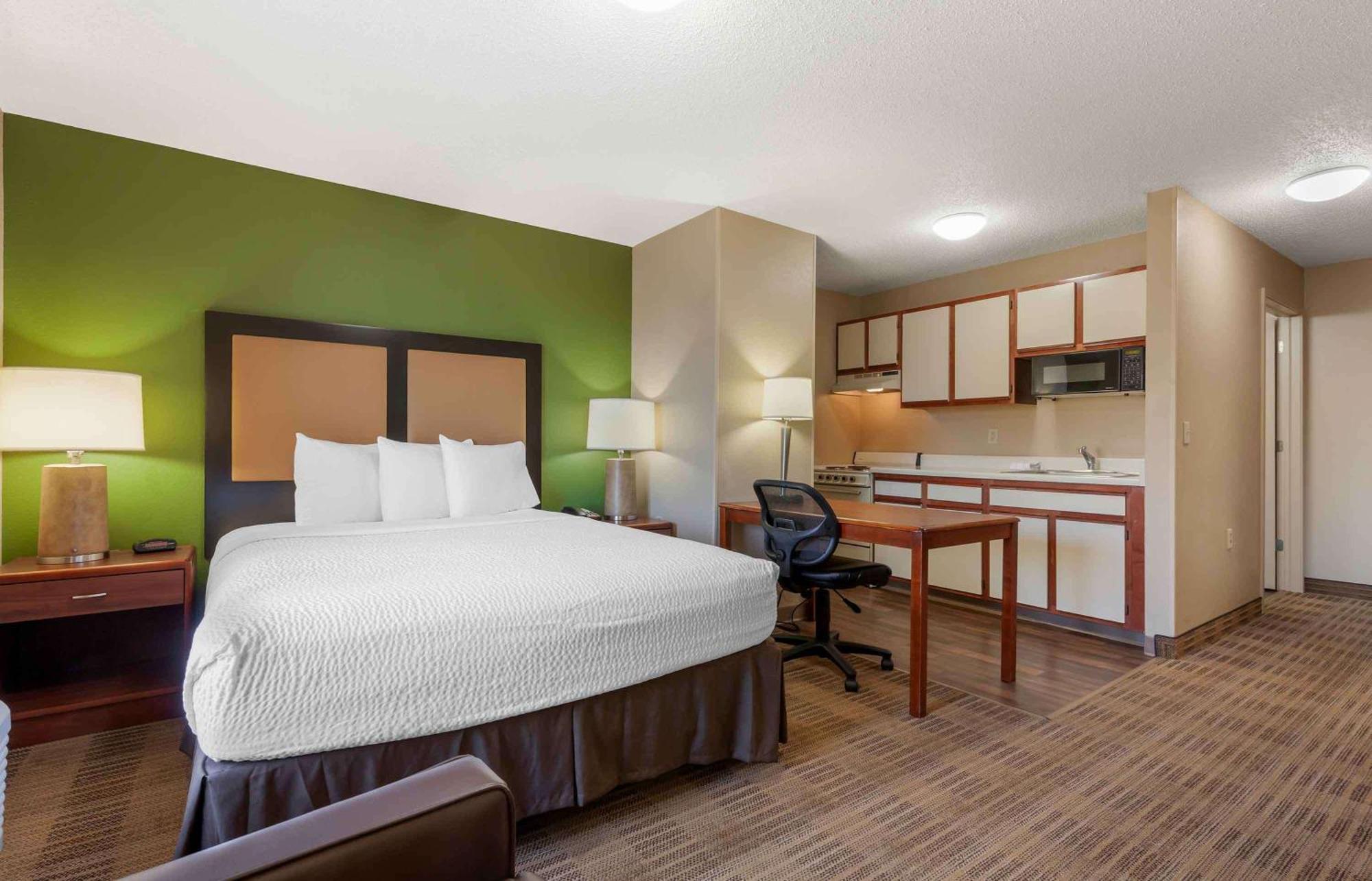 Extended Stay America Select Suites - Rockford - State Street Екстериор снимка