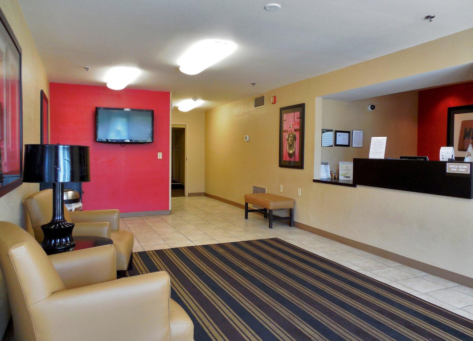 Extended Stay America Select Suites - Rockford - State Street Екстериор снимка