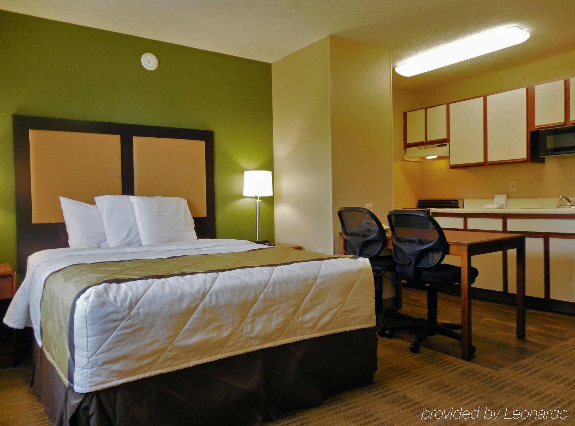 Extended Stay America Select Suites - Rockford - State Street Екстериор снимка