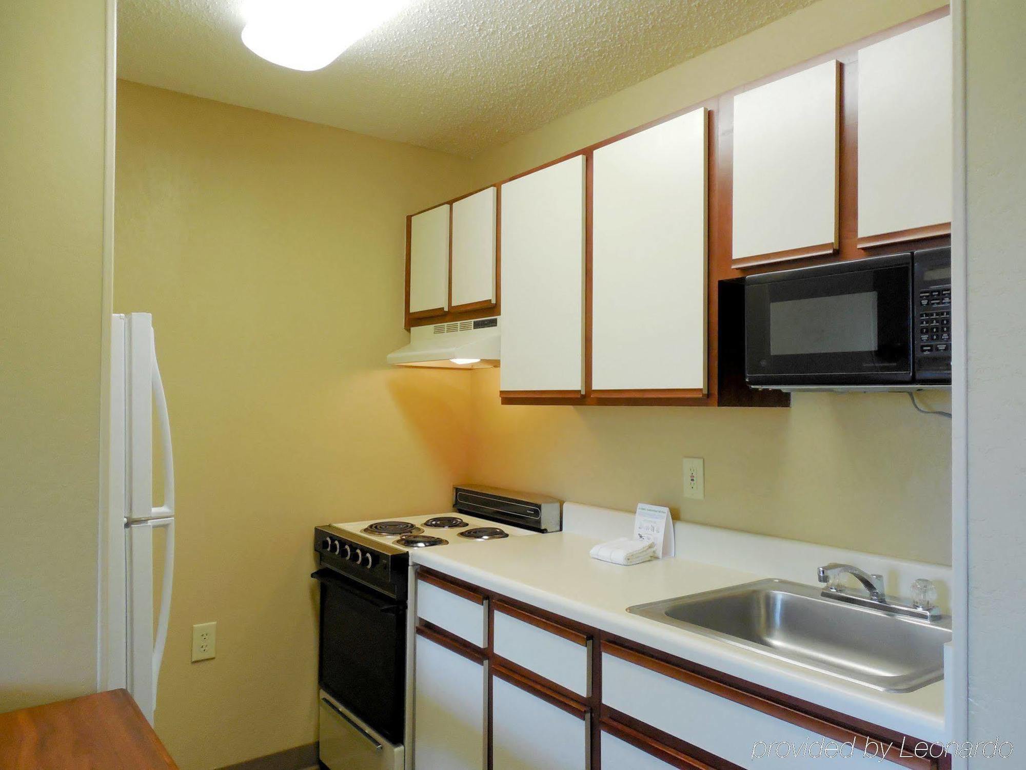 Extended Stay America Select Suites - Rockford - State Street Екстериор снимка